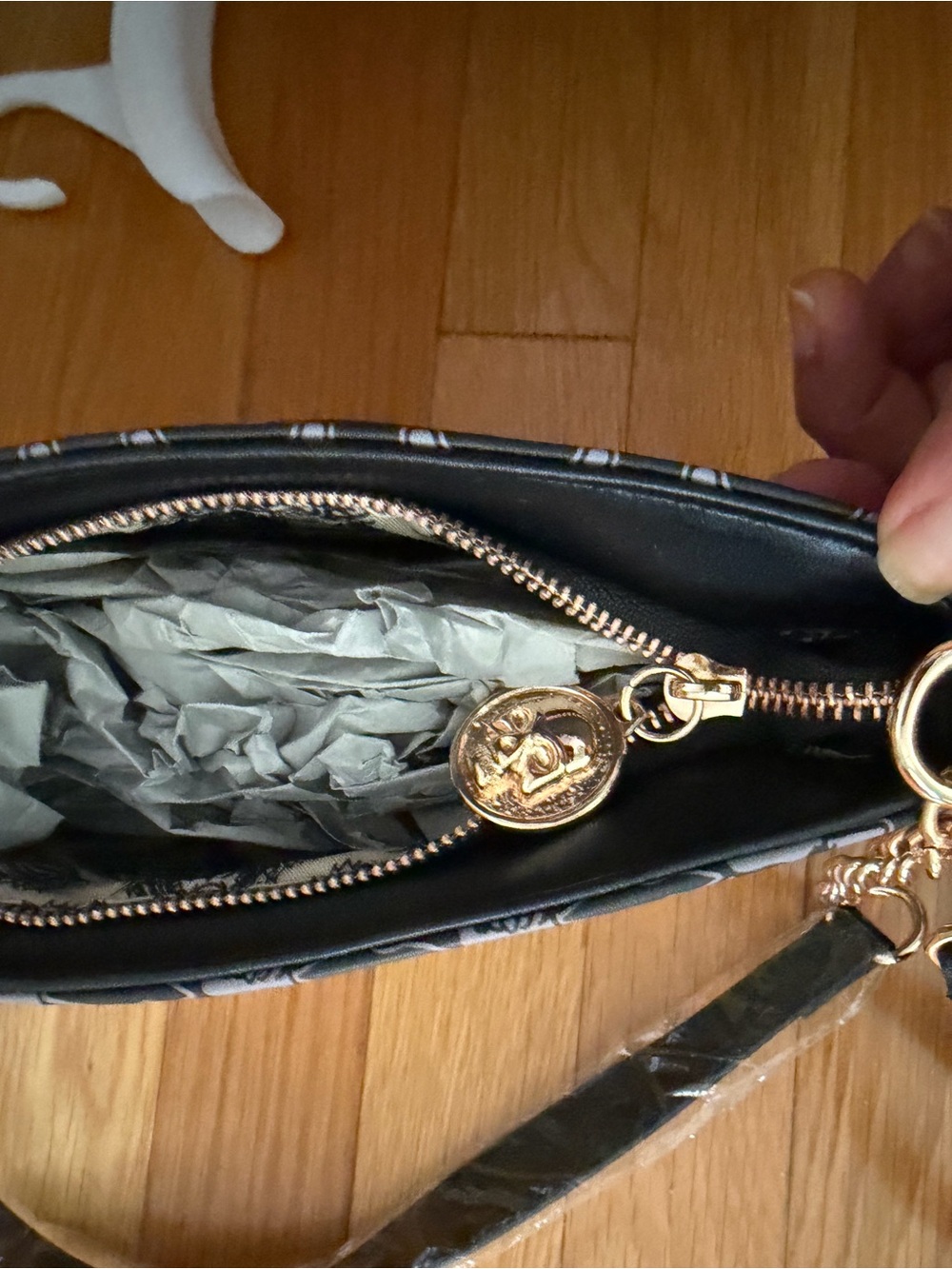 Ed Hardy Black Graphic Tiger Shoulder Bag NWT - Picture 5 of 8